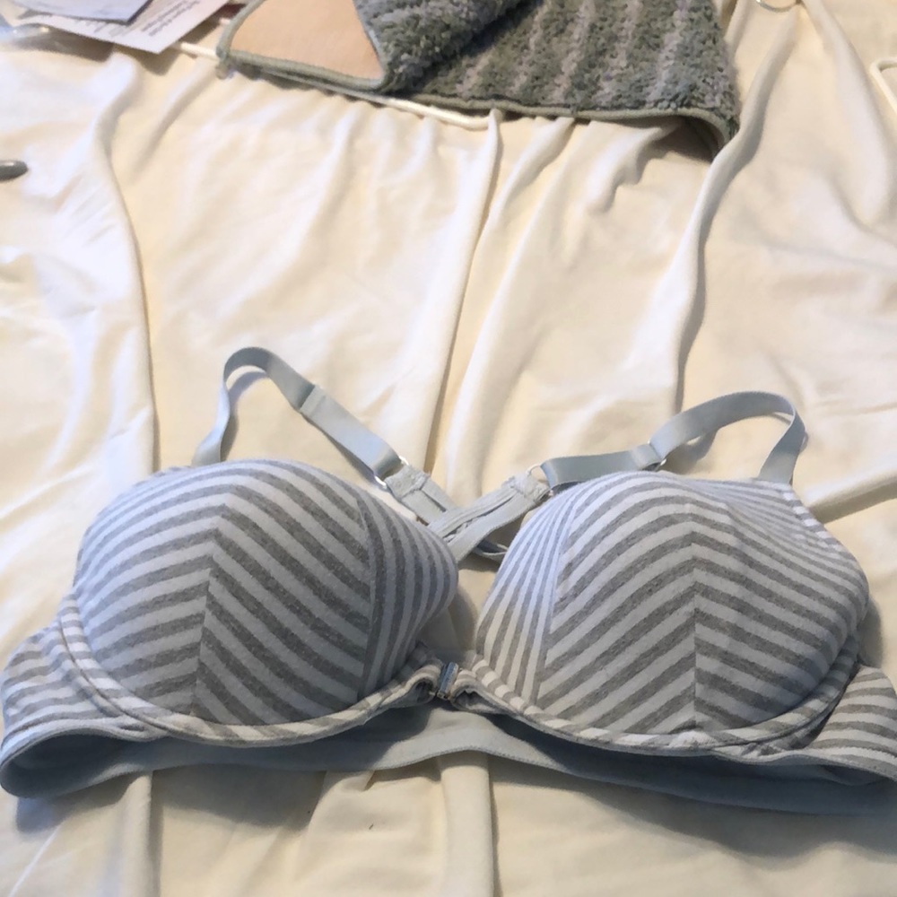 Gray and white bra. Size 44D   Cacique